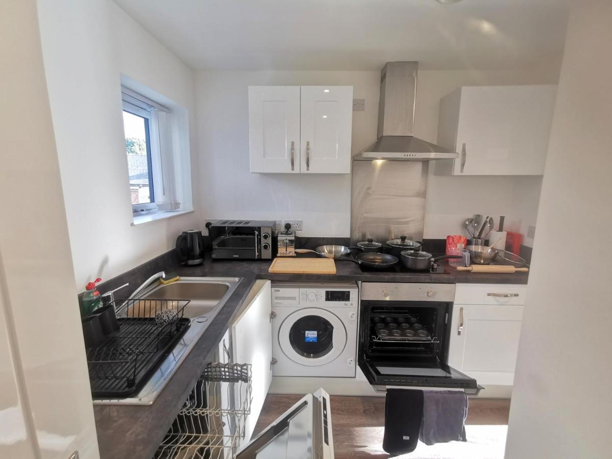 Large 65 Inch Tv Full Kitchen Long-stay Ready